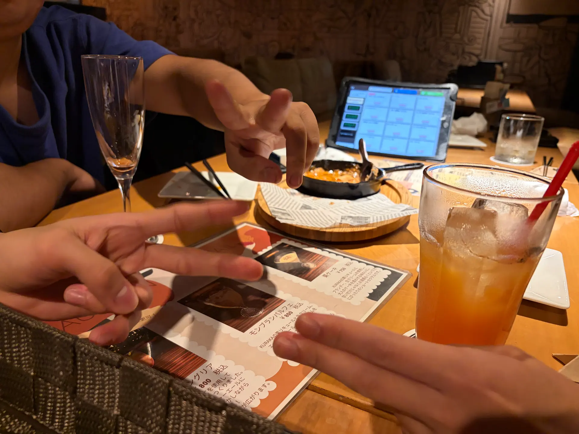 酒を飲むなど、活動は多岐に渡ります